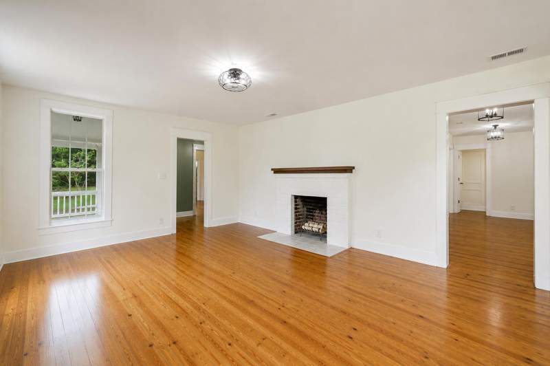 4 bedroom Detached Single Family at 8127 5Th Street, Laurel Hill, Laurel Hill — photo 5