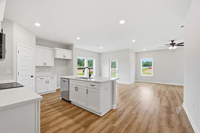 4 bedroom Detached Single Family at 2808 Blackbird Court, Barton's Bend, Crestview — photo 4