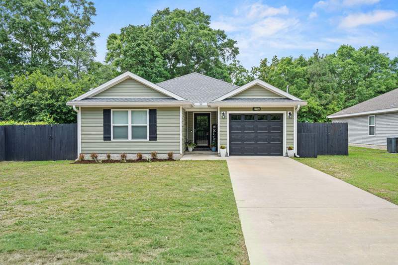 3 bedroom Detached Single Family at 3172 Main Street, Garden City, Crestview — photo 2
