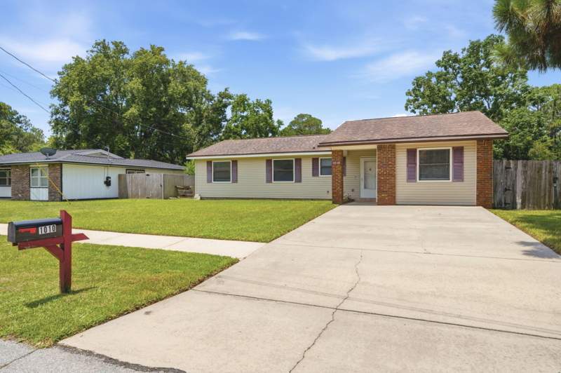 3 bedroom Detached Single Family at 1010 Aspen Court, Pine Meadows, Fort Walton Beach — photo 2