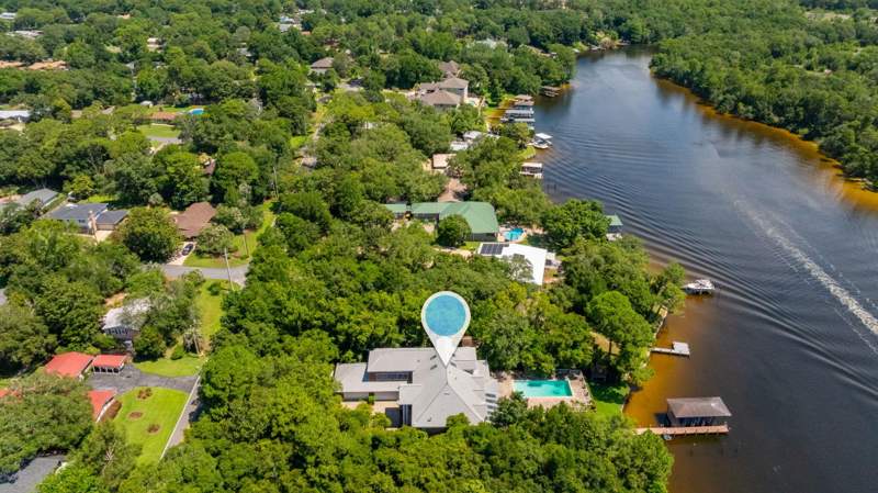 6 bedroom Detached Single Family at 35 Poquito Road, Poquito Bayou, Shalimar — photo 4