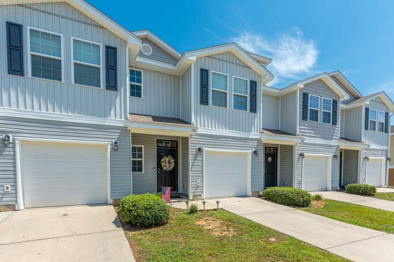 3 bedroom Townhouse at 124 E Iron Horse Drive, Iron Horse T/H, Crestview — photo 2