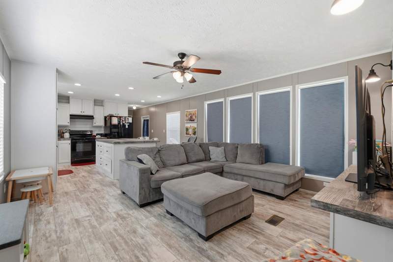 3 bedroom Manufactured Home at 940 Hiawatha Street, Indian Springs, Holt — photo 4