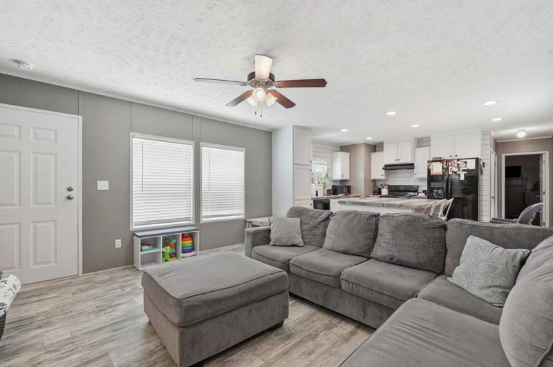 3 bedroom Manufactured Home at 940 Hiawatha Street, Indian Springs, Holt — photo 5