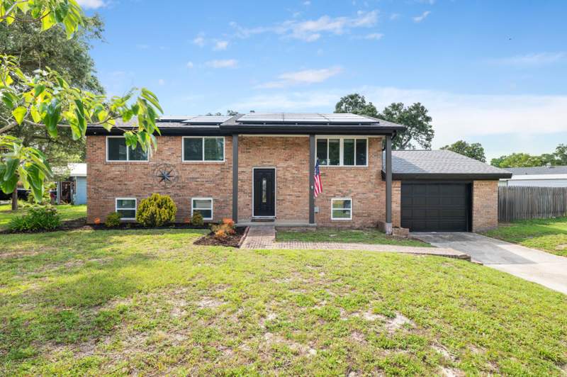 5 bedroom Detached Single Family at 102 NW Robinwood Drive, Bel-Air S/D Lot 10 Blk 6, Fort Walton Beach — photo 2