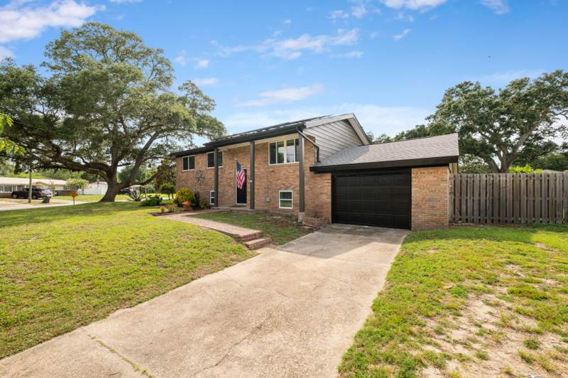 5 bedroom Detached Single Family at 102 NW Robinwood Drive, Bel-Air S/D Lot 10 Blk 6, Fort Walton Beach — photo 3