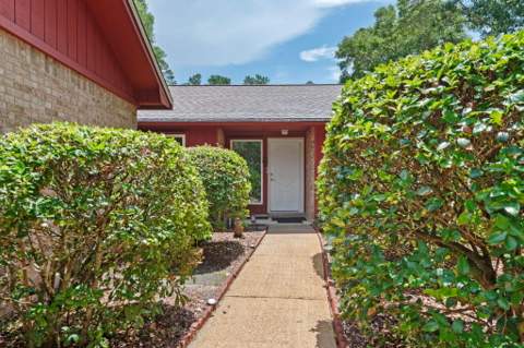 2436 Rocky Shores Drive, Niceville FL - photo 9 of 30