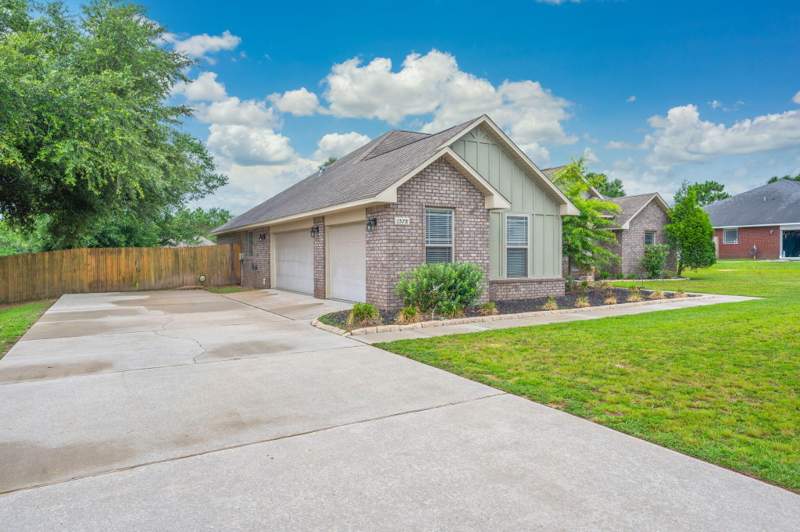 4 bedroom Detached Single Family at 1578 Lena Street, Mossy Oaks Plantation, Baker — photo 3