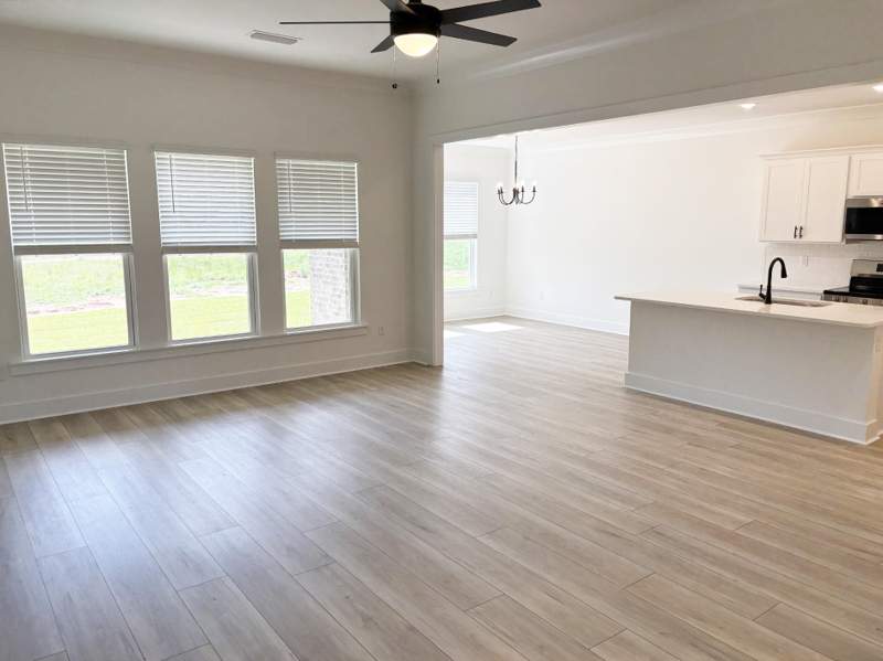 4 bedroom Detached Single Family at 5910 Luckenbach Lane, Houston Place, Crestview — photo 4