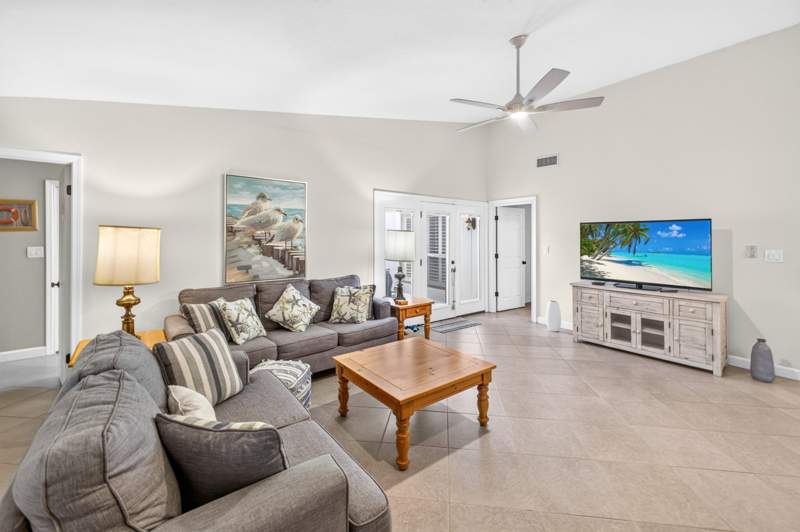 3 bedroom Detached Single Family at 591 Bob O Link Place, Linkside Village II, Miramar Beach — photo 2