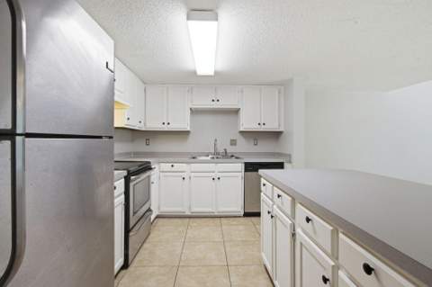 360 Schneider Drive #4, Fort Walton Beach FL - photo 9 of 33