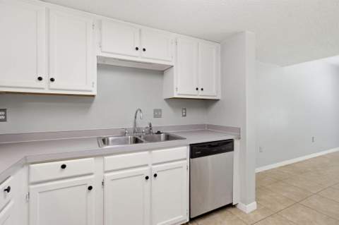 360 Schneider Drive #4, Fort Walton Beach FL - photo 10 of 33