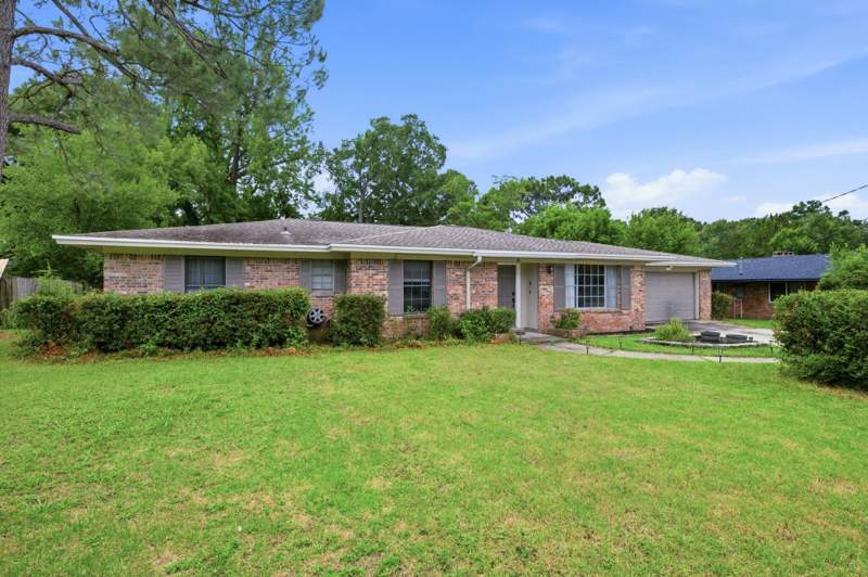 4 bedroom Detached Single Family at 8 Poplar Avenue, Bayou Poquito, Shalimar — photo 2