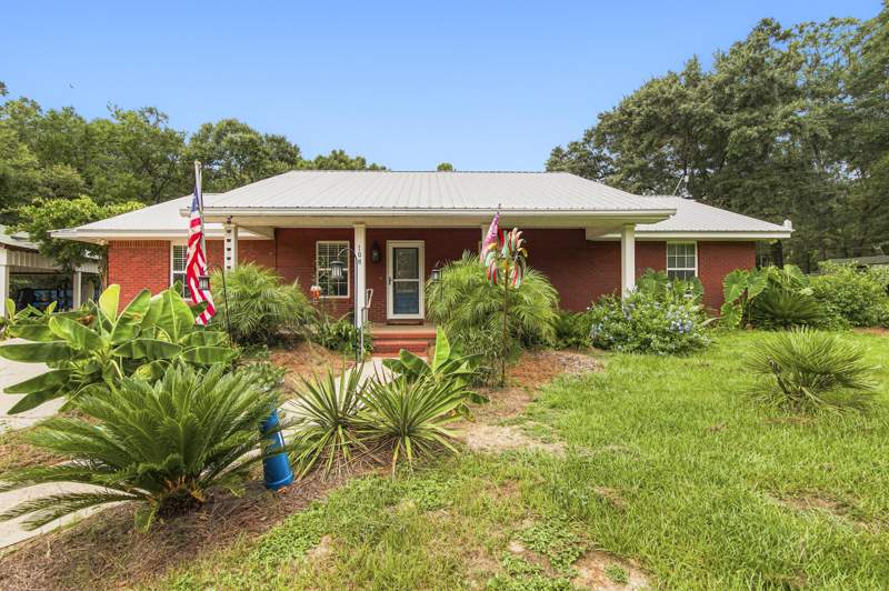 4 bedroom Detached Single Family at 108 Hayes Road, DeFuniak Springs, DeFuniak Springs — photo 2