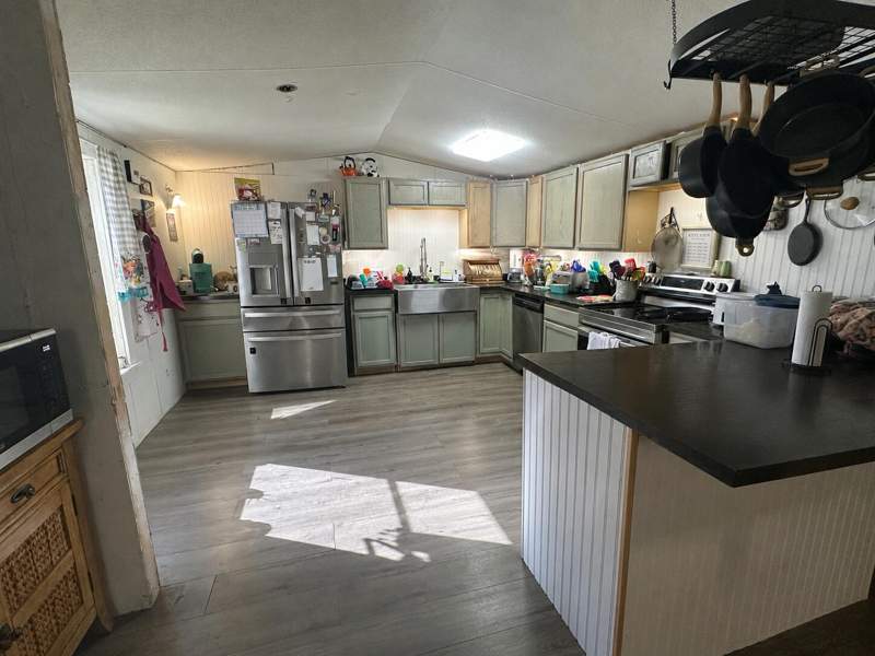6 bedroom Mobile Home at 93 N Raphael Road, Oakwood Lakes Unit 7, DeFuniak Springs — photo 2