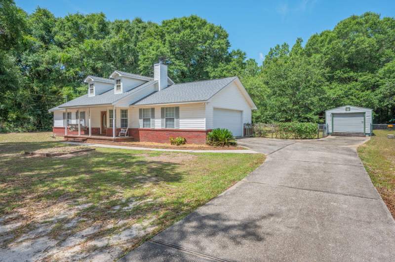 3 bedroom Detached Single Family at 6014 Robin Road, Metes & Bounds, Crestview — photo 4