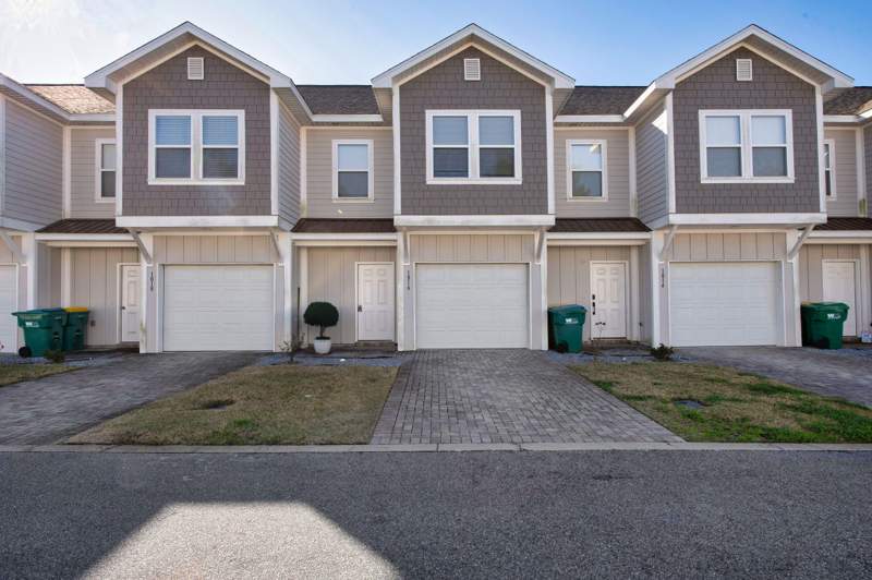 3 bedroom Townhouse at 1816 Stable Lane #B9, Stable Lanes, Fort Walton Beach — photo 2