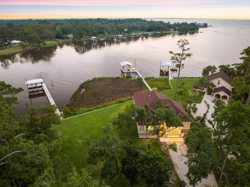 5 bedroom Detached Single Family at 104 George Ellis Point, Lagrange Bayou, Freeport — photo 3