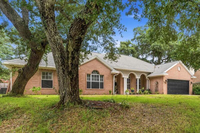 4 bedroom Detached Single Family at 2809 Lee Trevino Court, Lake Pointe, Shalimar — photo 3