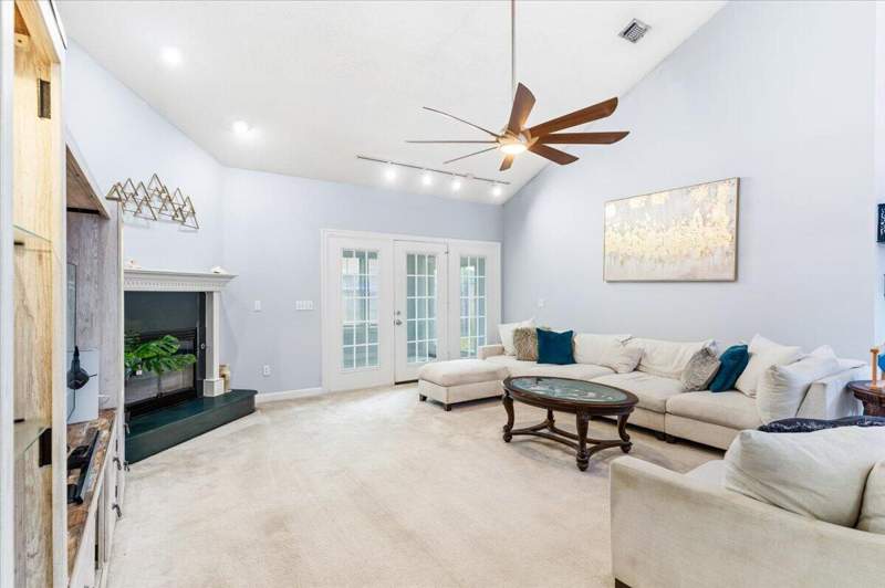 4 bedroom Detached Single Family at 2809 Lee Trevino Court, Lake Pointe, Shalimar — photo 5