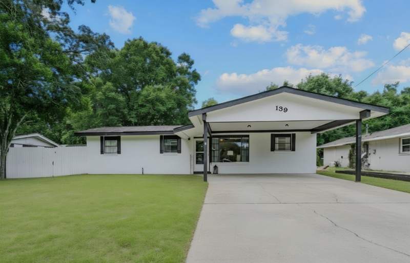 4 bedroom Detached Single Family at 139 NW Robinwood Drive, Bel-Air Sub, Fort Walton Beach — photo 2