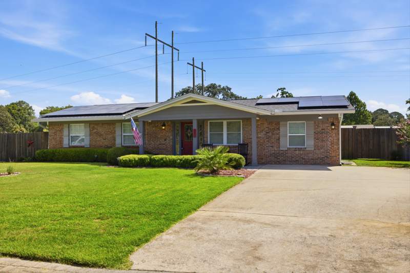 4 bedroom Detached Single Family at 325 Echo Circle, Pinedale, Fort Walton Beach — photo 2