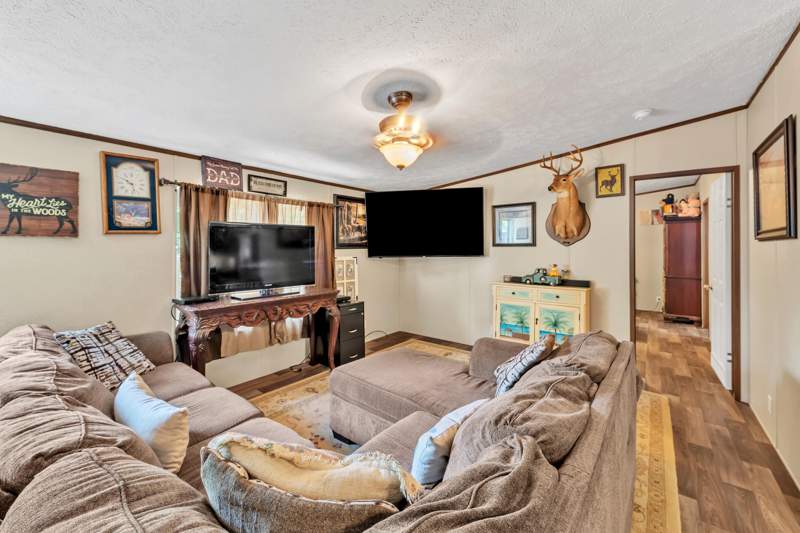 4 bedroom Manufactured Home at 328 E Raphael Road, Oakwood Hills, DeFuniak Springs — photo 2