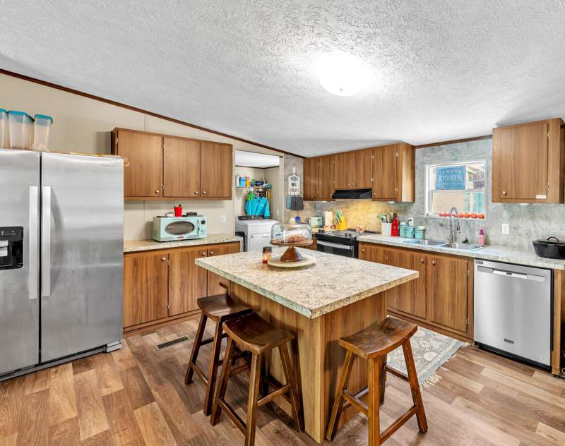 4 bedroom Manufactured Home at 328 E Raphael Road, Oakwood Hills, DeFuniak Springs — photo 4
