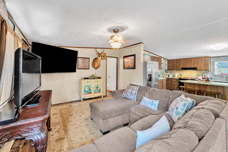 4 bedroom Manufactured Home at 328 E Raphael Road, Oakwood Hills, DeFuniak Springs — photo 3