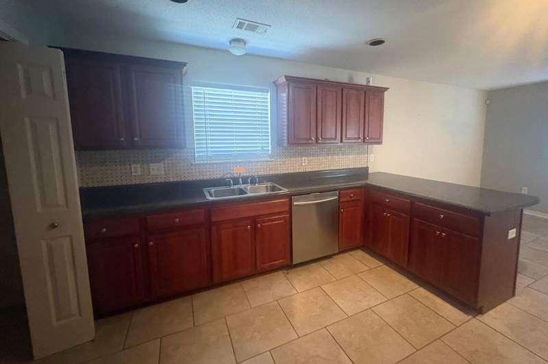 3 bedroom Detached Single Family at 3148 Skyhawk Drive, Fairchild Estates, Crestview — photo 2