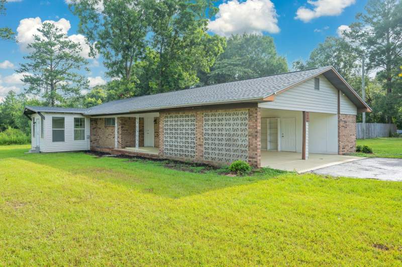 6 bedroom Detached Single Family at 6127 Barnes Road, Oakcrest F & G Plat 4, Crestview — photo 2