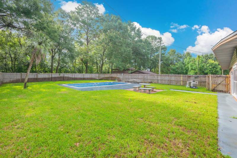 6 bedroom Detached Single Family at 6127 Barnes Road, Oakcrest F & G Plat 4, Crestview — photo 4