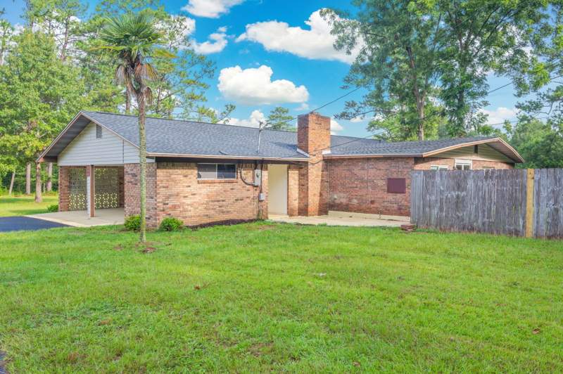 6 bedroom Detached Single Family at 6127 Barnes Road, Oakcrest F & G Plat 4, Crestview — photo 3