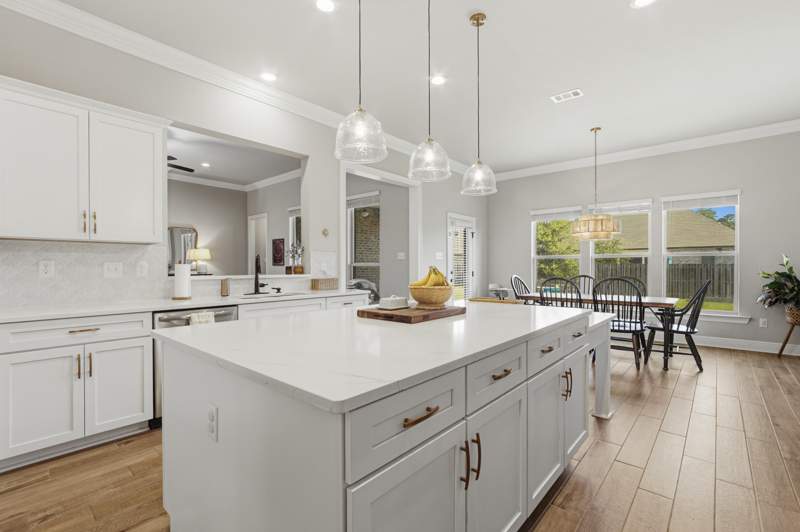 4 bedroom Detached Single Family at 97 Campfire Cove, Hammock Bay The Trails, Freeport — photo 5