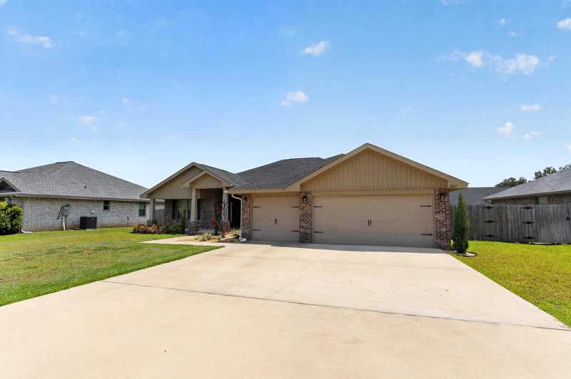 4 bedroom Detached Single Family at 5823 Crestlake Drive, Silvercrest, Crestview — photo 2