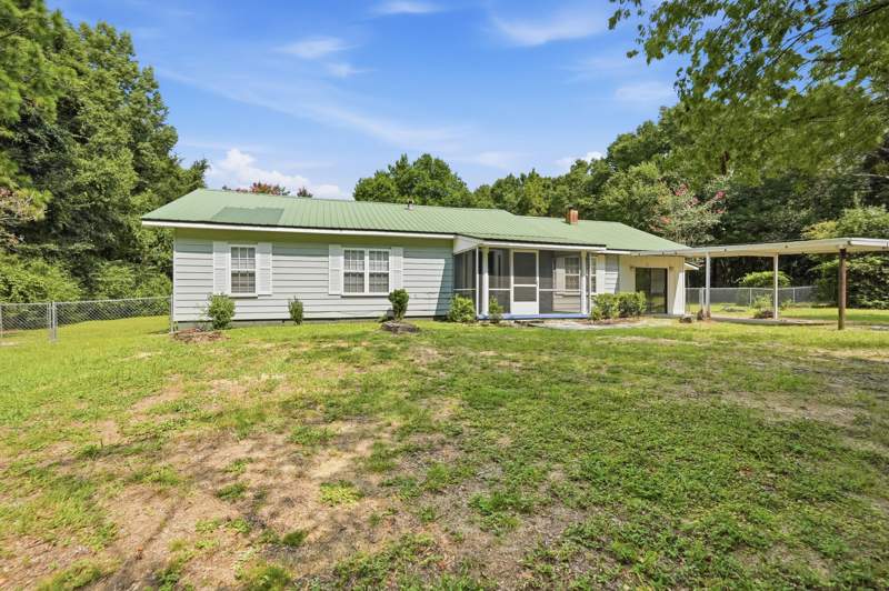4 bedroom Detached Single Family at 2601 Lake Silver Road, Metes & Bounds, Crestview — photo 3