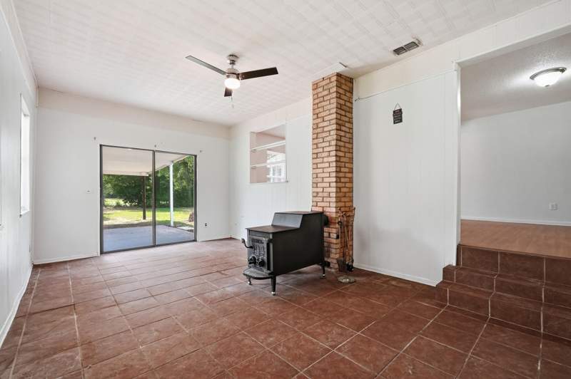 4 bedroom Detached Single Family at 2601 Lake Silver Road, Metes & Bounds, Crestview — photo 4