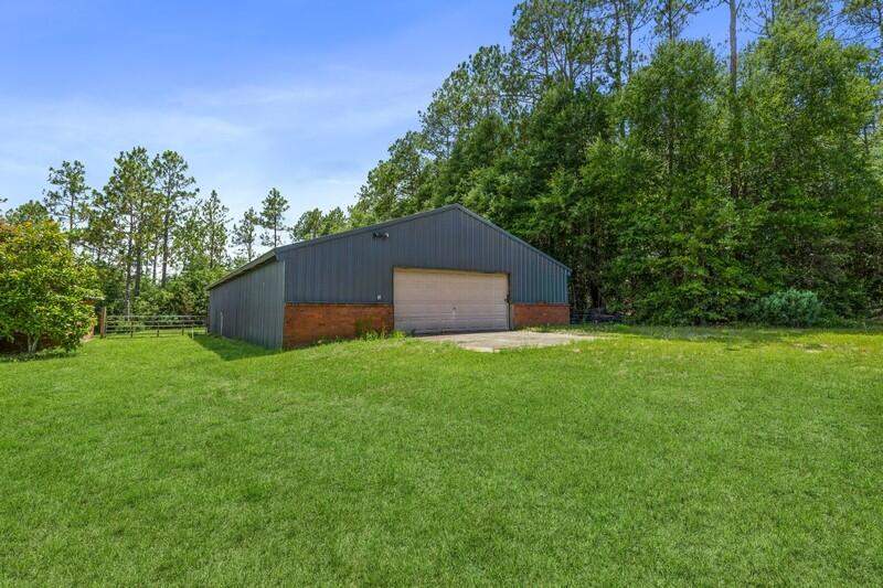 3 bedroom Detached Single Family at 6051 Tupelo Street, Crestview, Crestview — photo 3