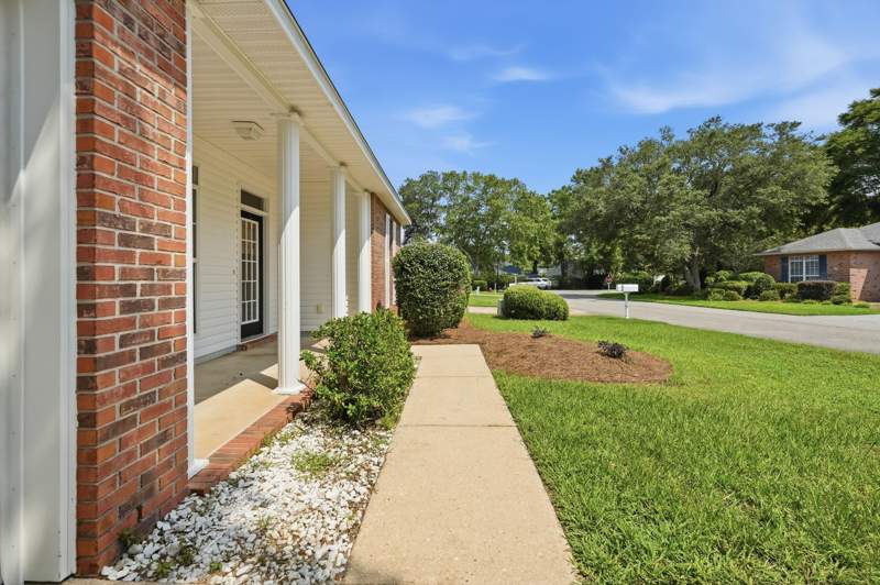 4 bedroom Detached Single Family at 1518 Abaco Cove, Parkwood Cove At Bluewater Bay, Niceville — photo 4