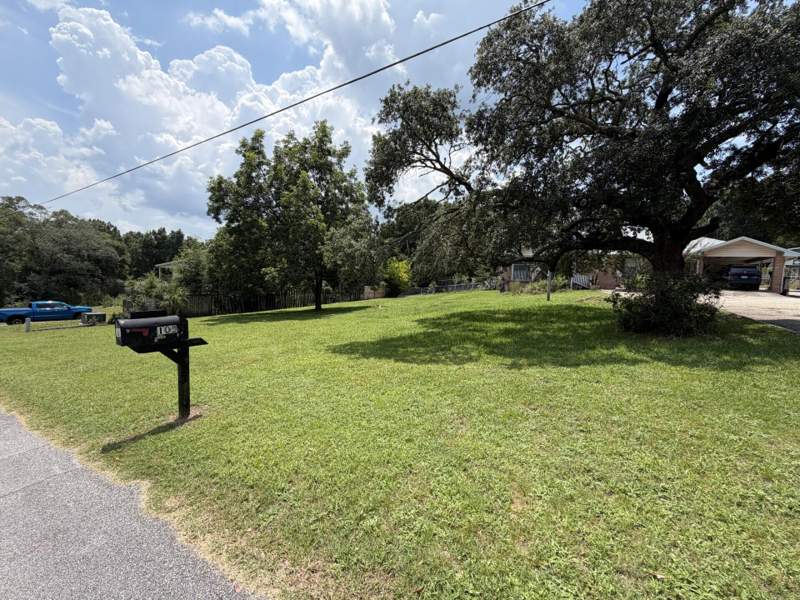 4 bedroom Detached Single Family at 105 Navajo Trace, Com SW Cor Lot 18 Blk B Of Unit 2 1st Add Kennedy, Crestview — photo 2