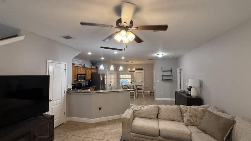 3 bedroom Townhouse at 827 Fairview Drive #1, Fairview drive, Fort Walton Beach — photo 2