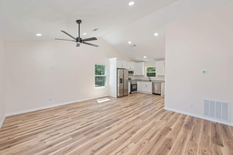 2 bedroom Detached Single Family at 916 E Dogwood Avenue, Oakwood Hills Unit 2, DeFuniak Springs — photo 3