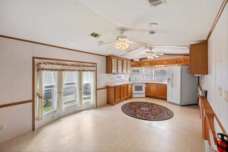 1 bedroom Mobile Home at 50 W Bradley Street #Lot 12, Magnolia Rv Park, Miramar Beach — photo 4