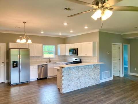 169 E Honeysuckle Street, DeFuniak Springs FL - photo 19 of 64
