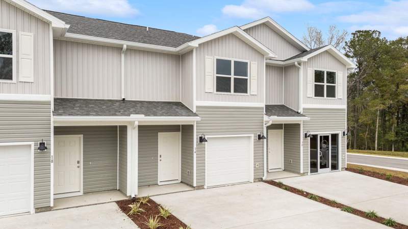 3 bedroom Townhouse at 100 Stern Street, Genoa Landing Townhomes, Freeport — photo 2