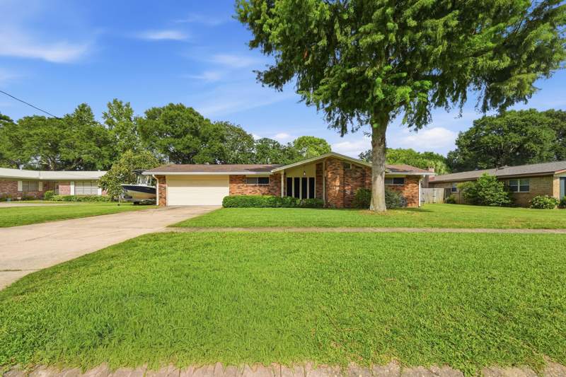 4 bedroom Detached Single Family at 628 NE Powell Drive, Country Club Estates 1st Addn, Fort Walton Beach — photo 5