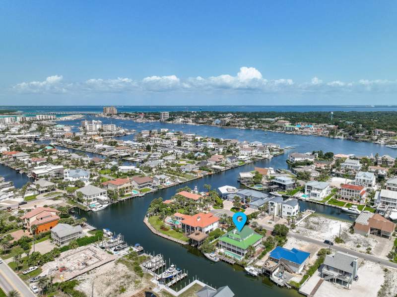 4 bedroom Detached Single Family at 604 Magnolia Drive, Holiday Isle, Destin — photo 3