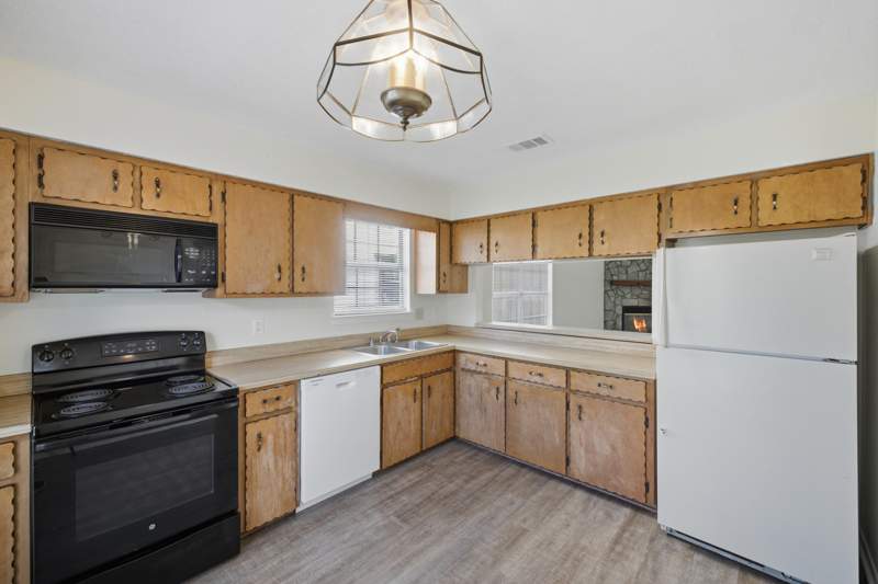 3 bedroom Detached Single Family at 109 Crystal Lake Lane, Crystal Lake Estates, Valparaiso — photo 4