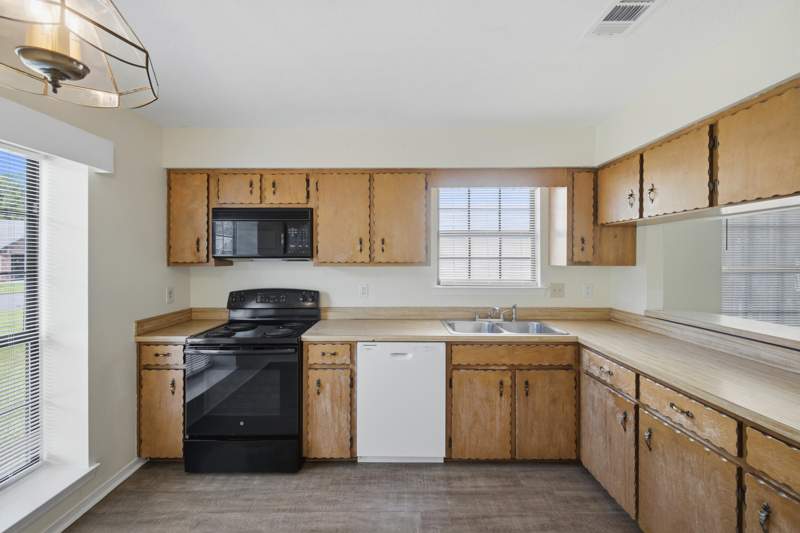 3 bedroom Detached Single Family at 109 Crystal Lake Lane, Crystal Lake Estates, Valparaiso — photo 5