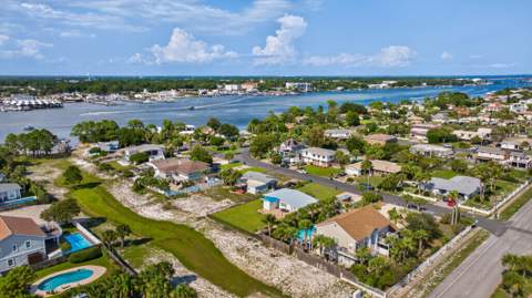 631 Pelican Drive, Fort Walton Beach FL - photo 10 of 87